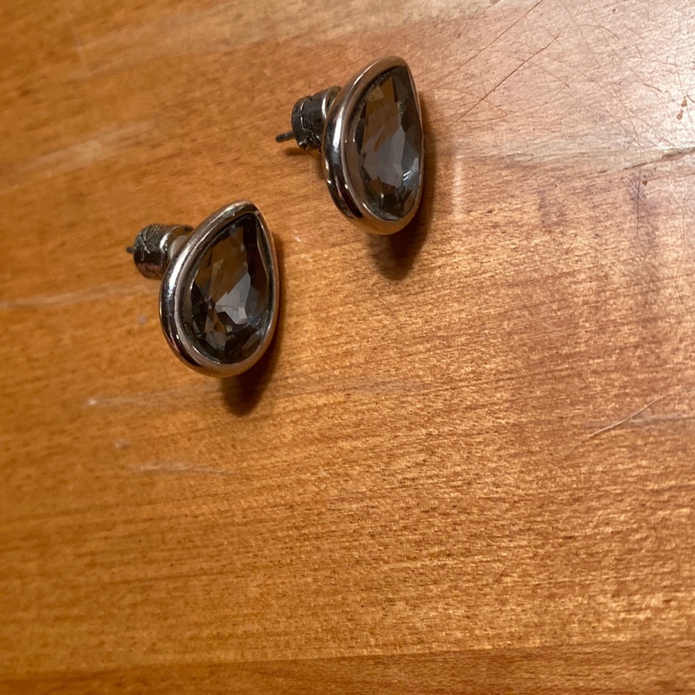 Kenneth Cole gray silver teardrop earring studs